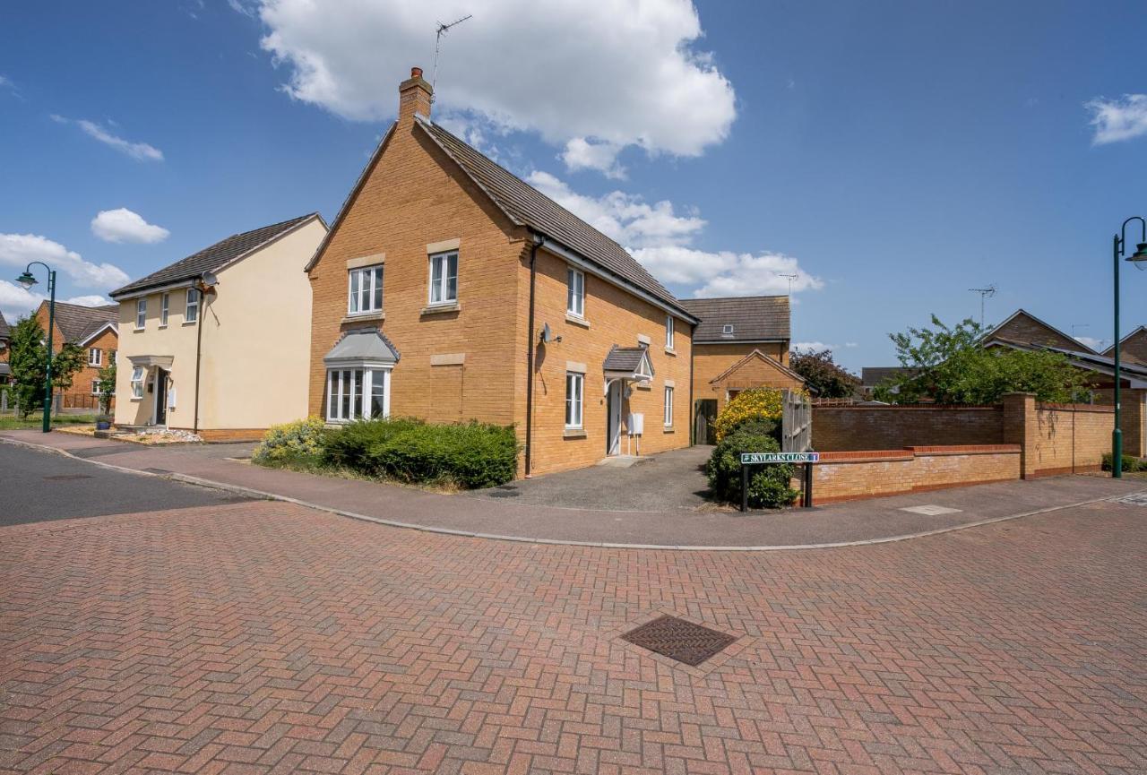 Kvm - Highclere House For Large Groups With Parking By Kvm Stays Hampton Exterior photo